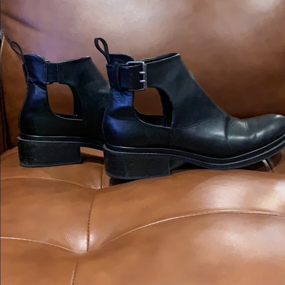 black zara boots